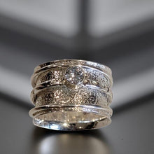 Load image into Gallery viewer, The Moving Silence - Spinner Ring