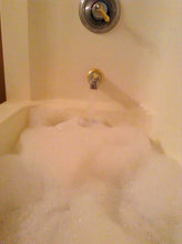 Load image into Gallery viewer, Vanilla Bubble bath salt 1/2 pound- Kootenay Bath Products - Local pick up
