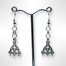 Load image into Gallery viewer, Triquetra - Earrings