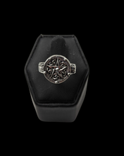 Load image into Gallery viewer, Triquetra - Poison Ring